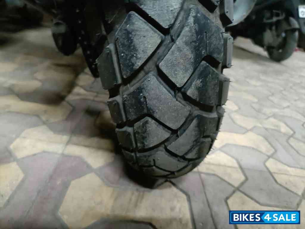 Black Bajaj Avenger 200 DTS-i