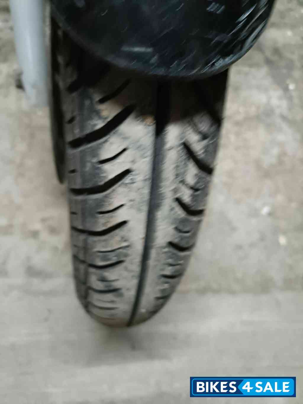 Black Bajaj Avenger 200 DTS-i