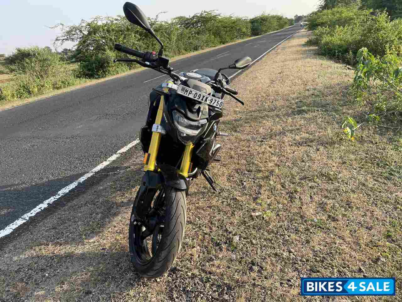 Black BMW G 310 R BS6