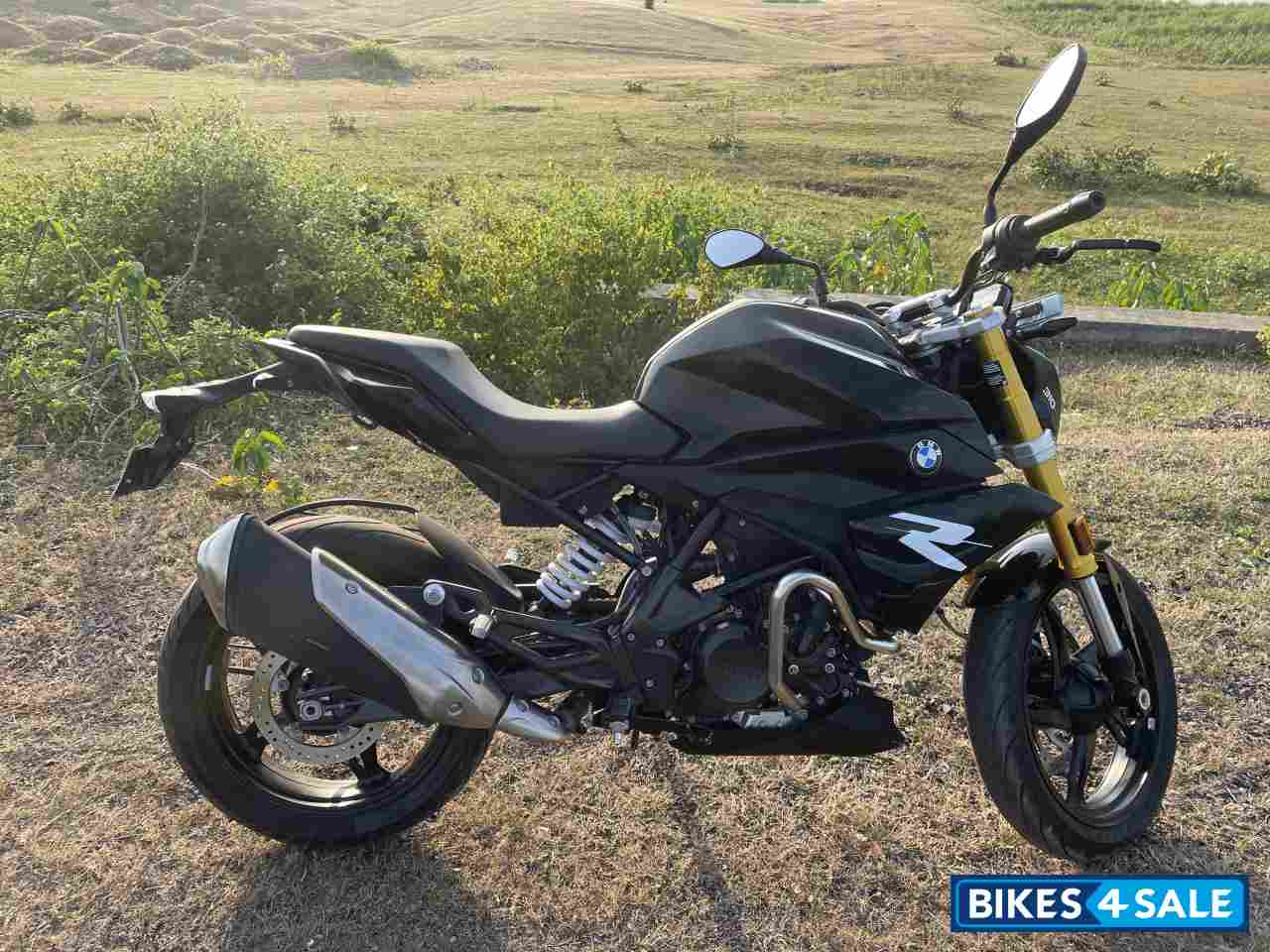 Black BMW G 310 R BS6