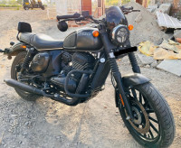 Yezdi Roadster Dark 2022 Model