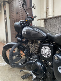 Royal Enfield Classic Stealth Black Model