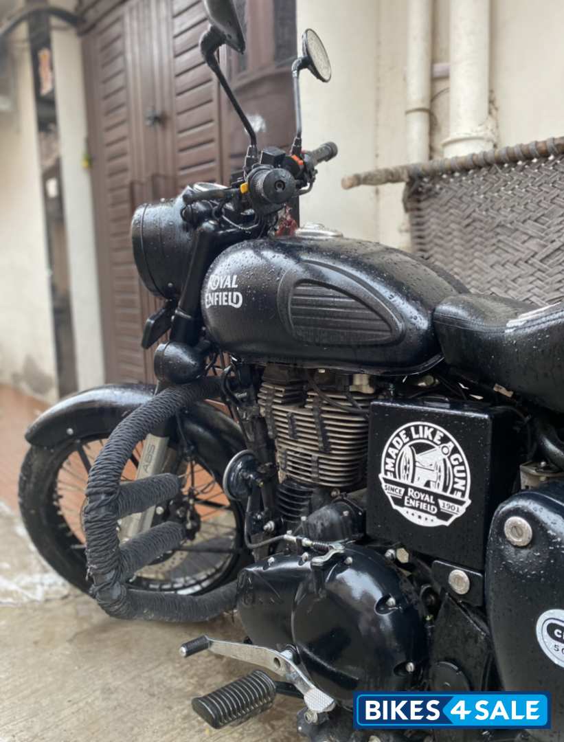 Royal Enfield Classic Stealth Black
