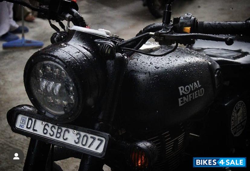 Royal Enfield Classic Stealth Black