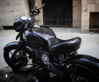 Royal Enfield Classic Stealth Black