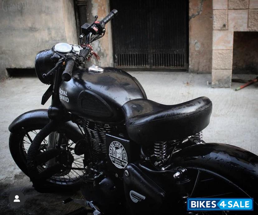 Royal Enfield Classic Stealth Black