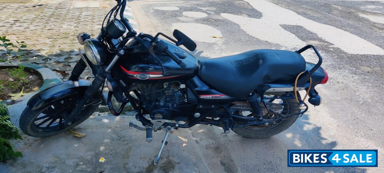 Bajaj Avenger Street 220