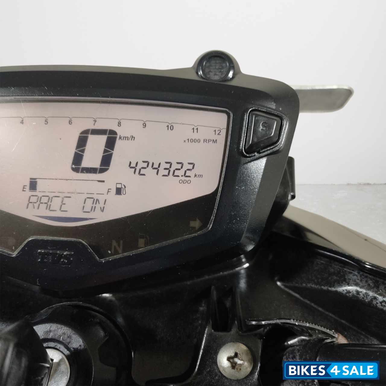 TVS Apache RTR 200 4V