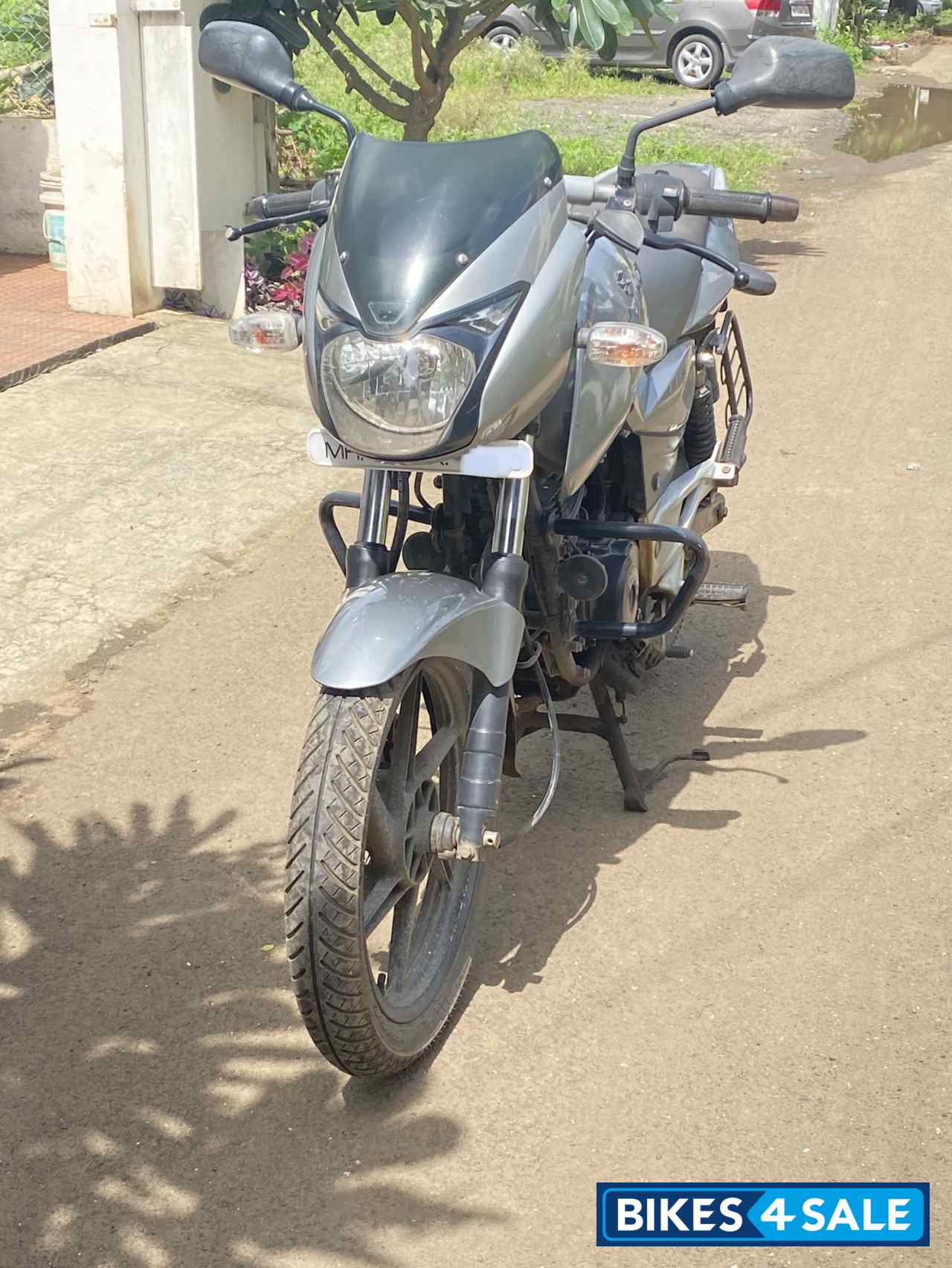 Grey Bajaj Pulsar 180