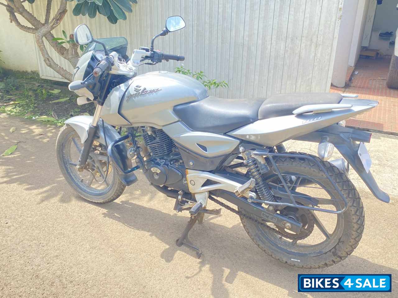 Grey Bajaj Pulsar 180