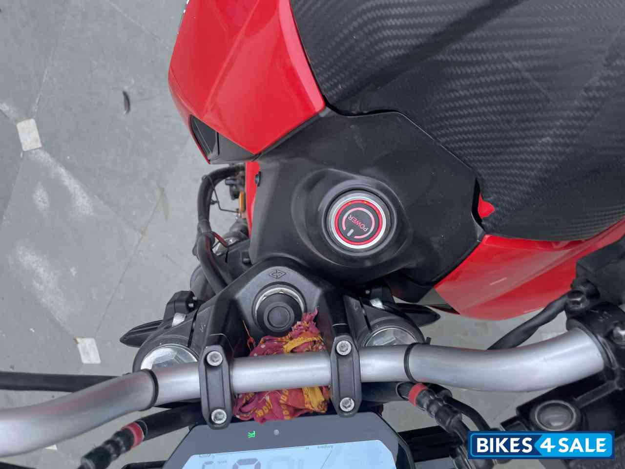 Revolt RV 400 Revolt RV 400