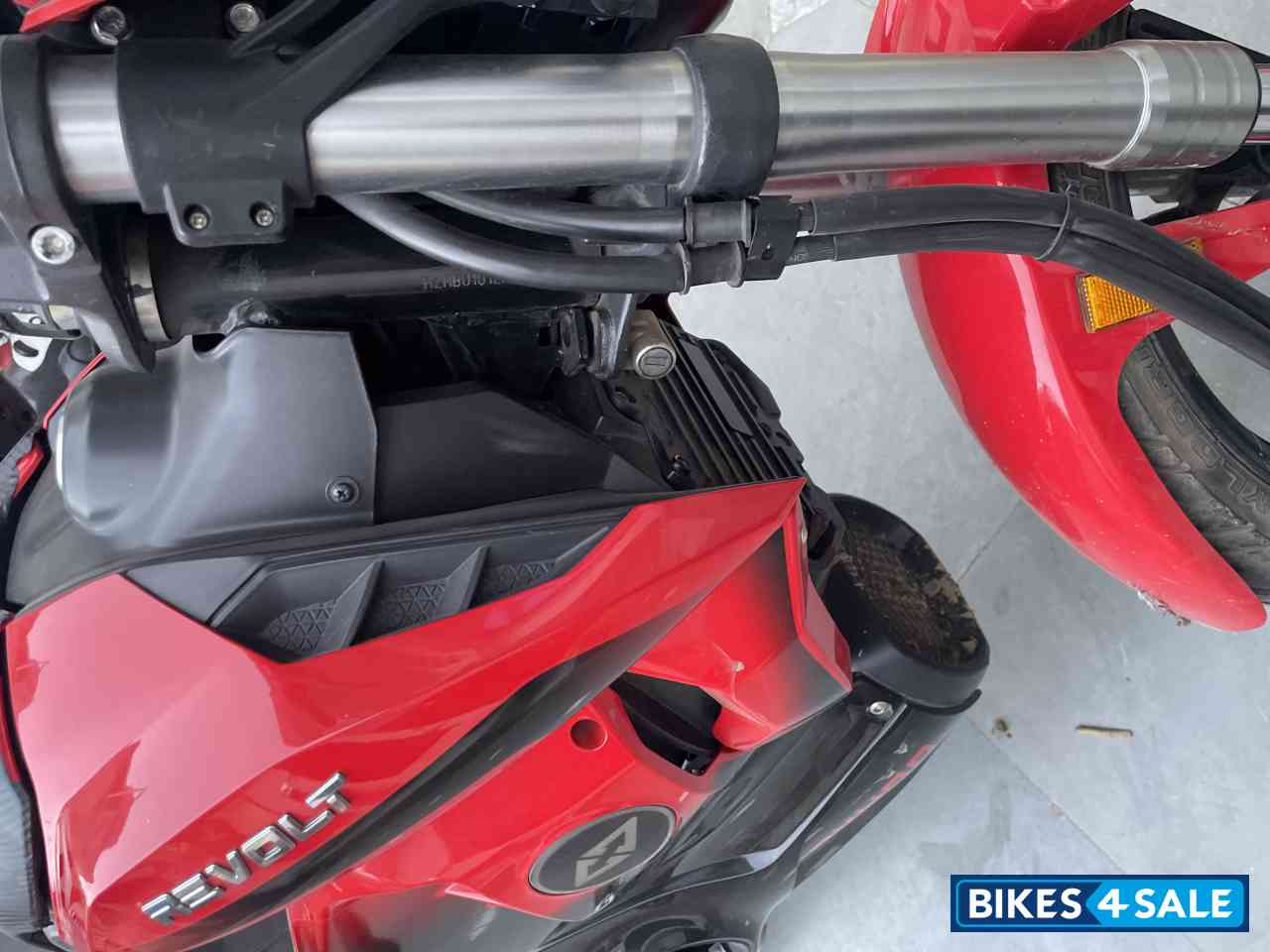 Revolt RV 400 Revolt RV 400