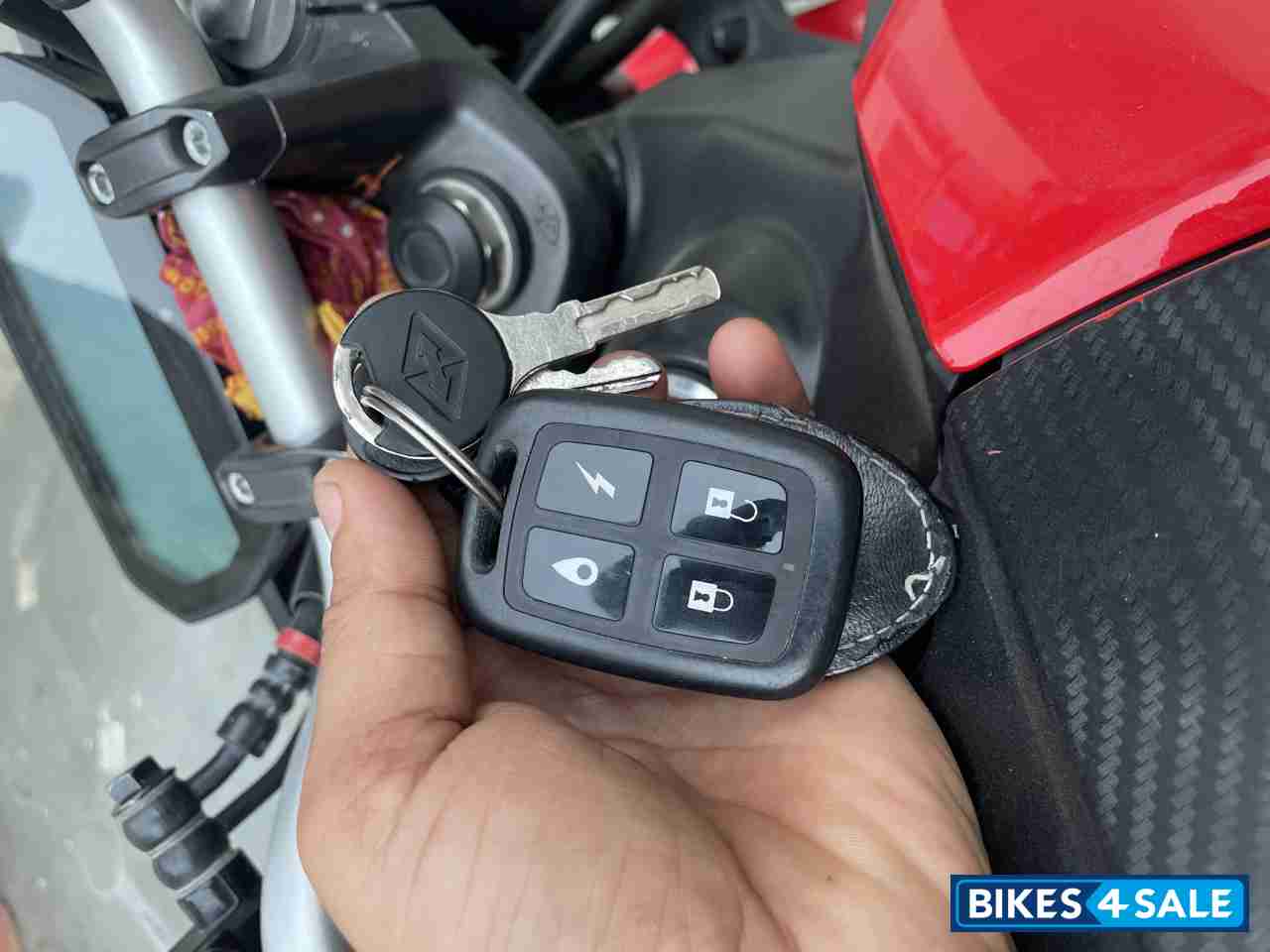 Revolt RV 400 Revolt RV 400