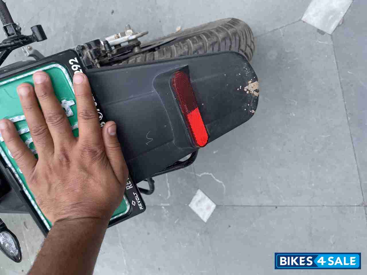 Revolt RV 400 Revolt RV 400