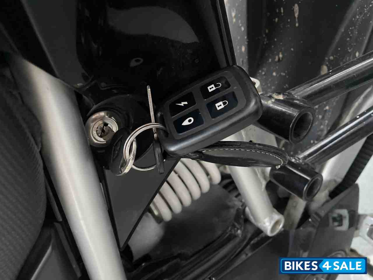 Revolt RV 400 Revolt RV 400