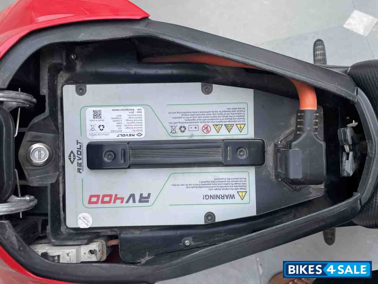 Revolt RV 400 Revolt RV 400