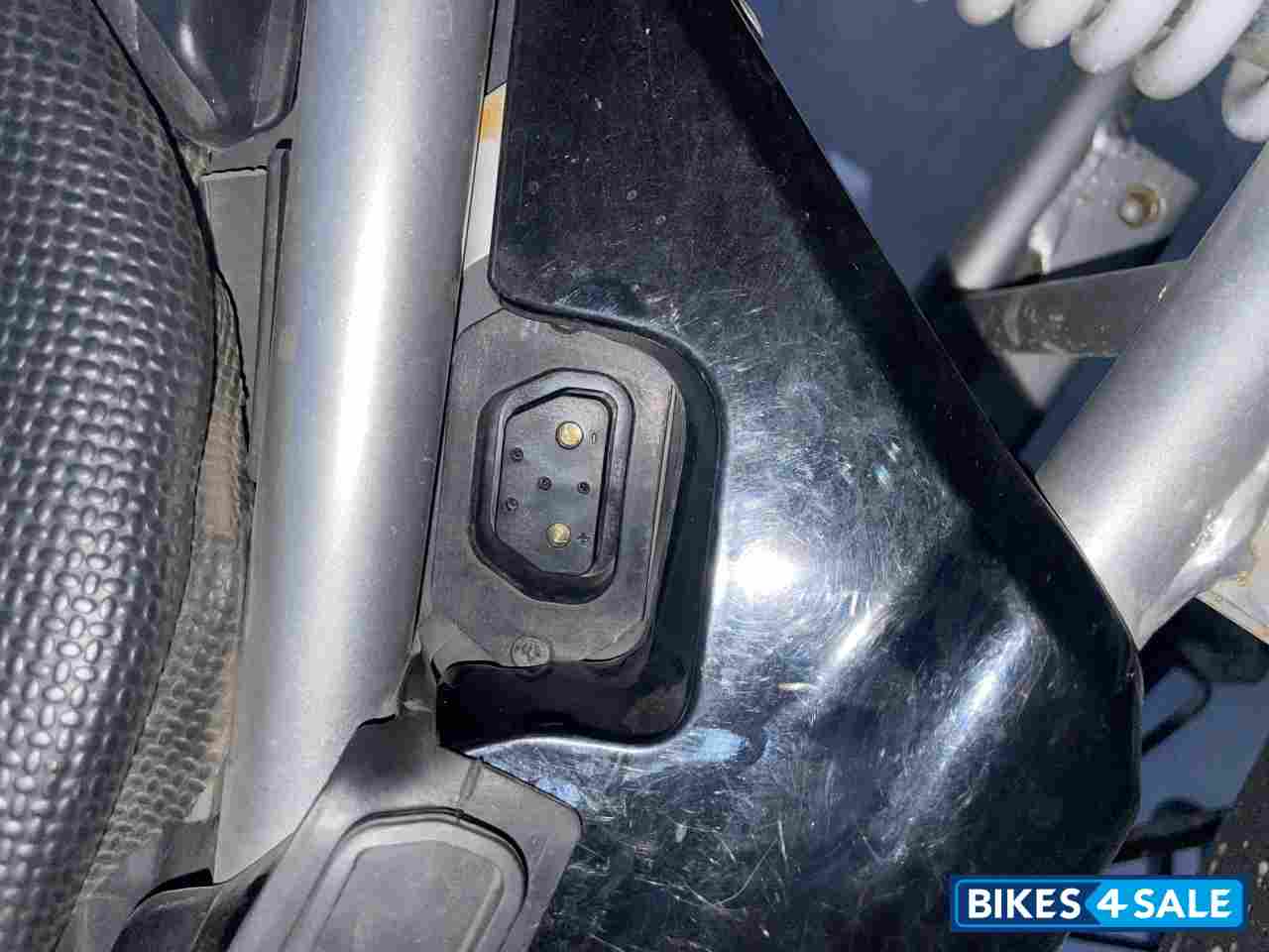 Revolt RV 400 Revolt RV 400