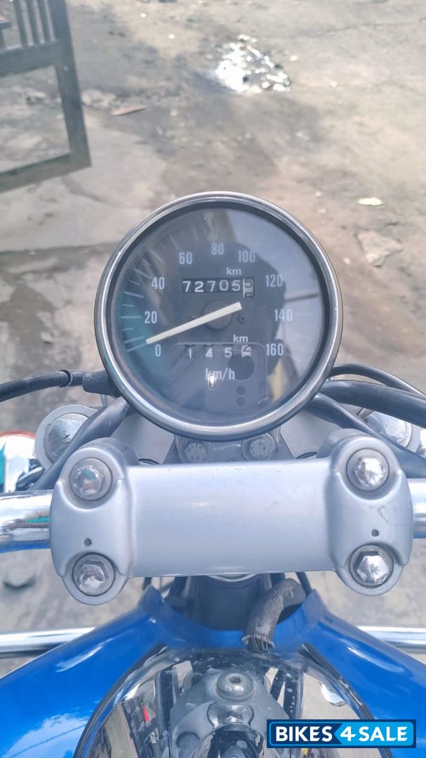Midnight Blue Bajaj Avenger 220 DTS-i