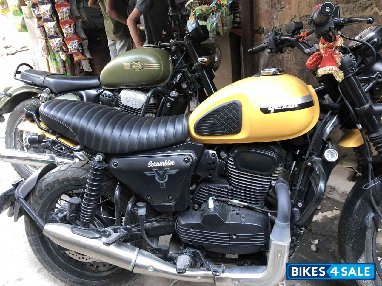 Yezdi Scrambler Dual Tone