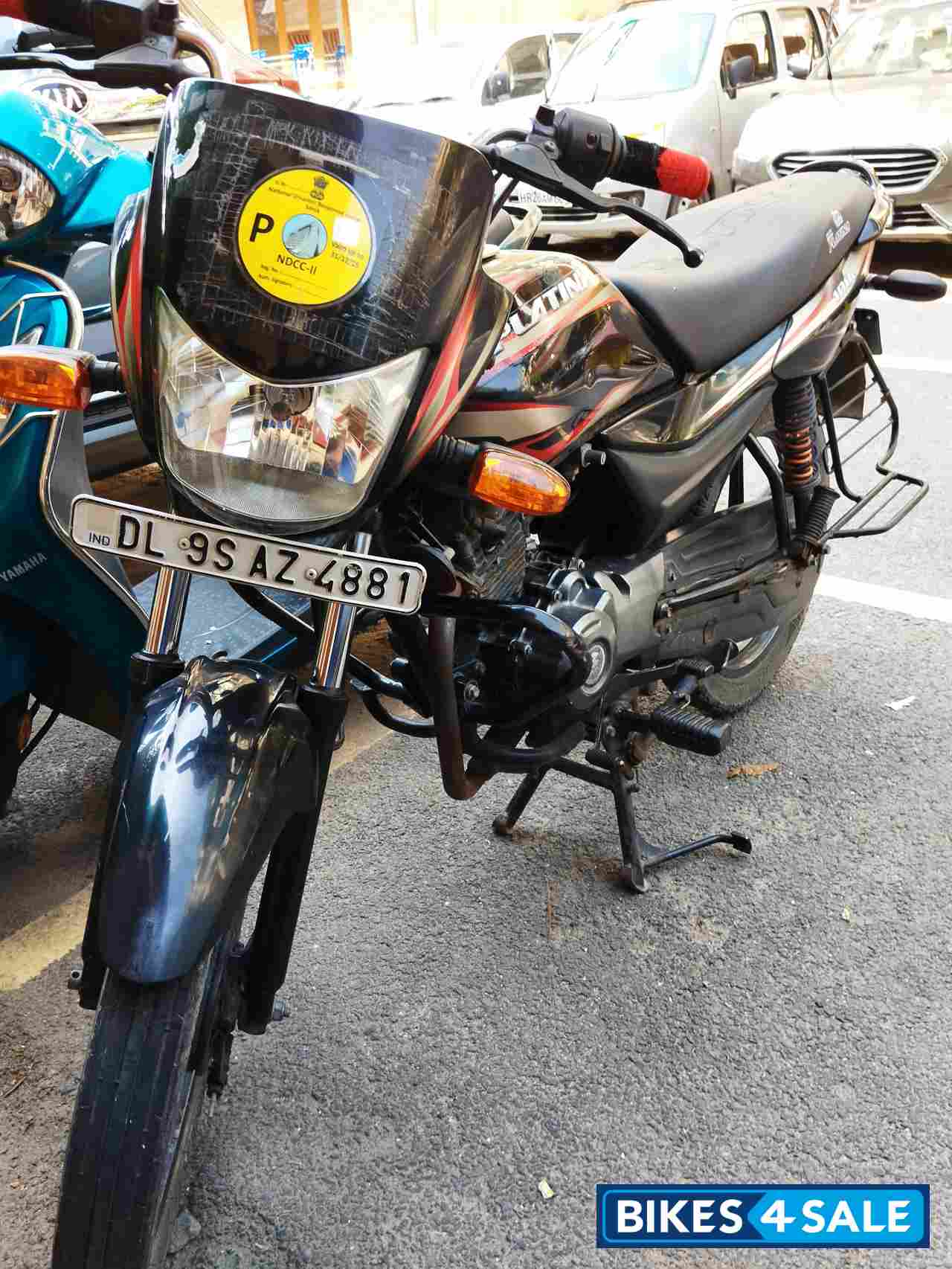 Black Bajaj Platina 100 ES