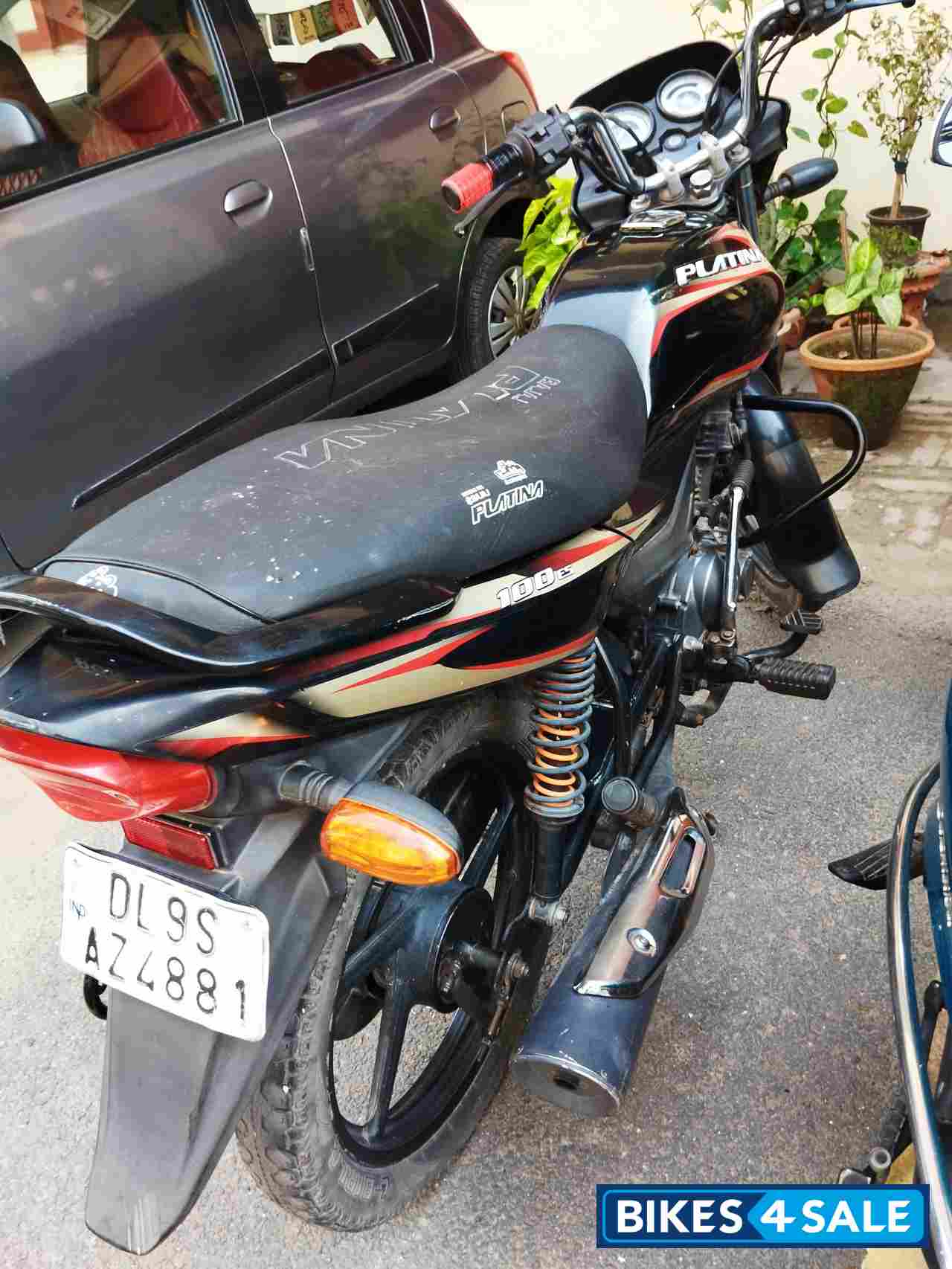 Black Bajaj Platina 100 ES
