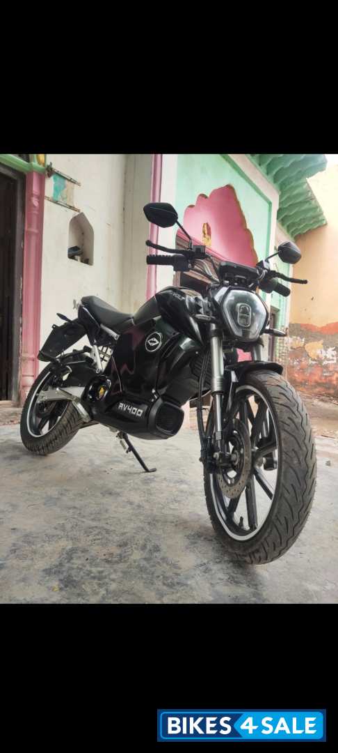 Revolt RV 400 Revolt RV 400