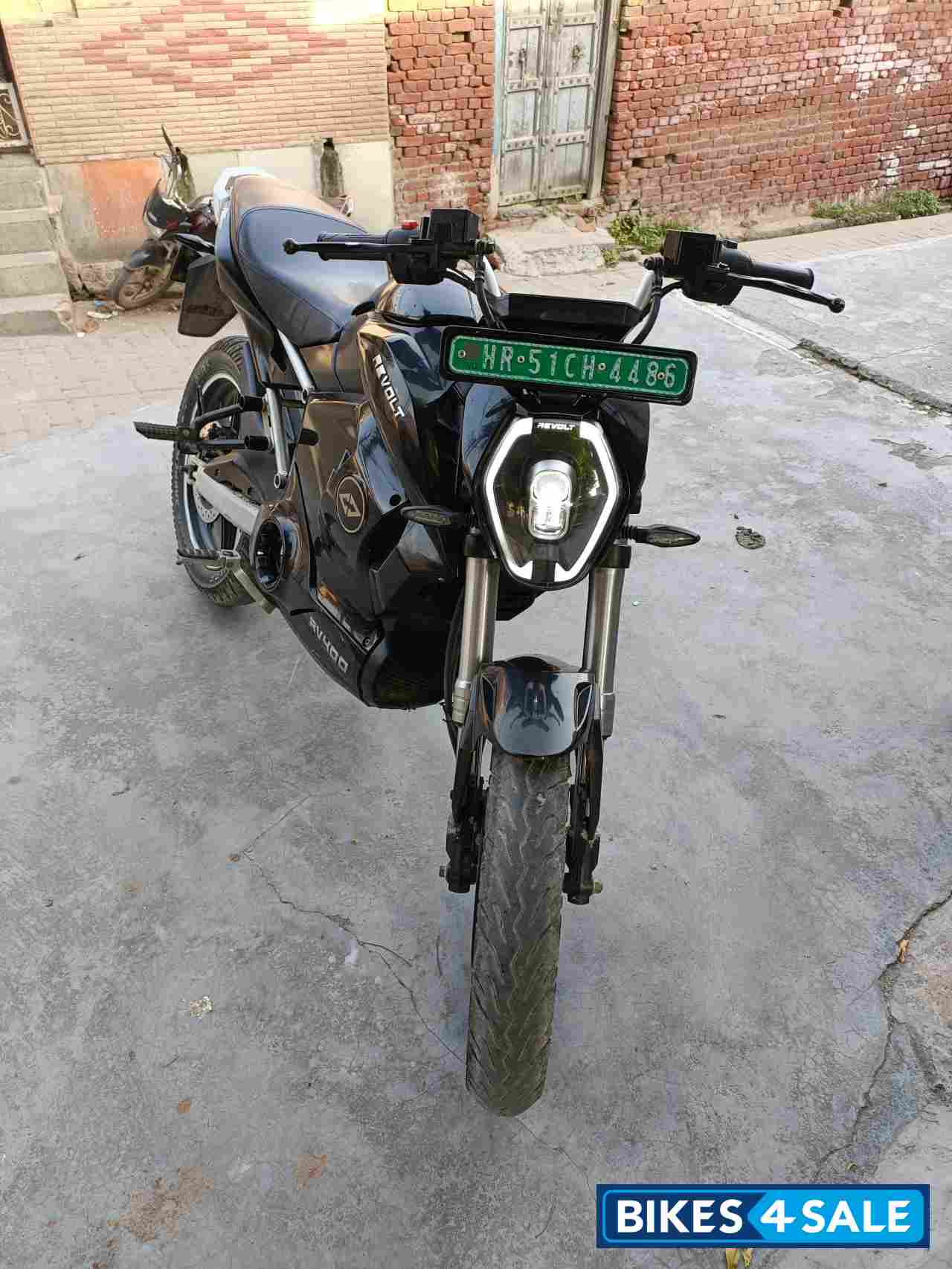 Revolt RV 400 Revolt RV 400