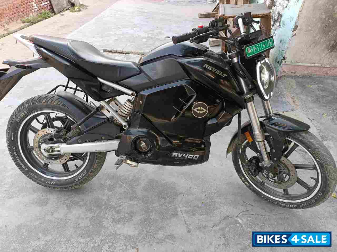 Revolt RV 400 Revolt RV 400