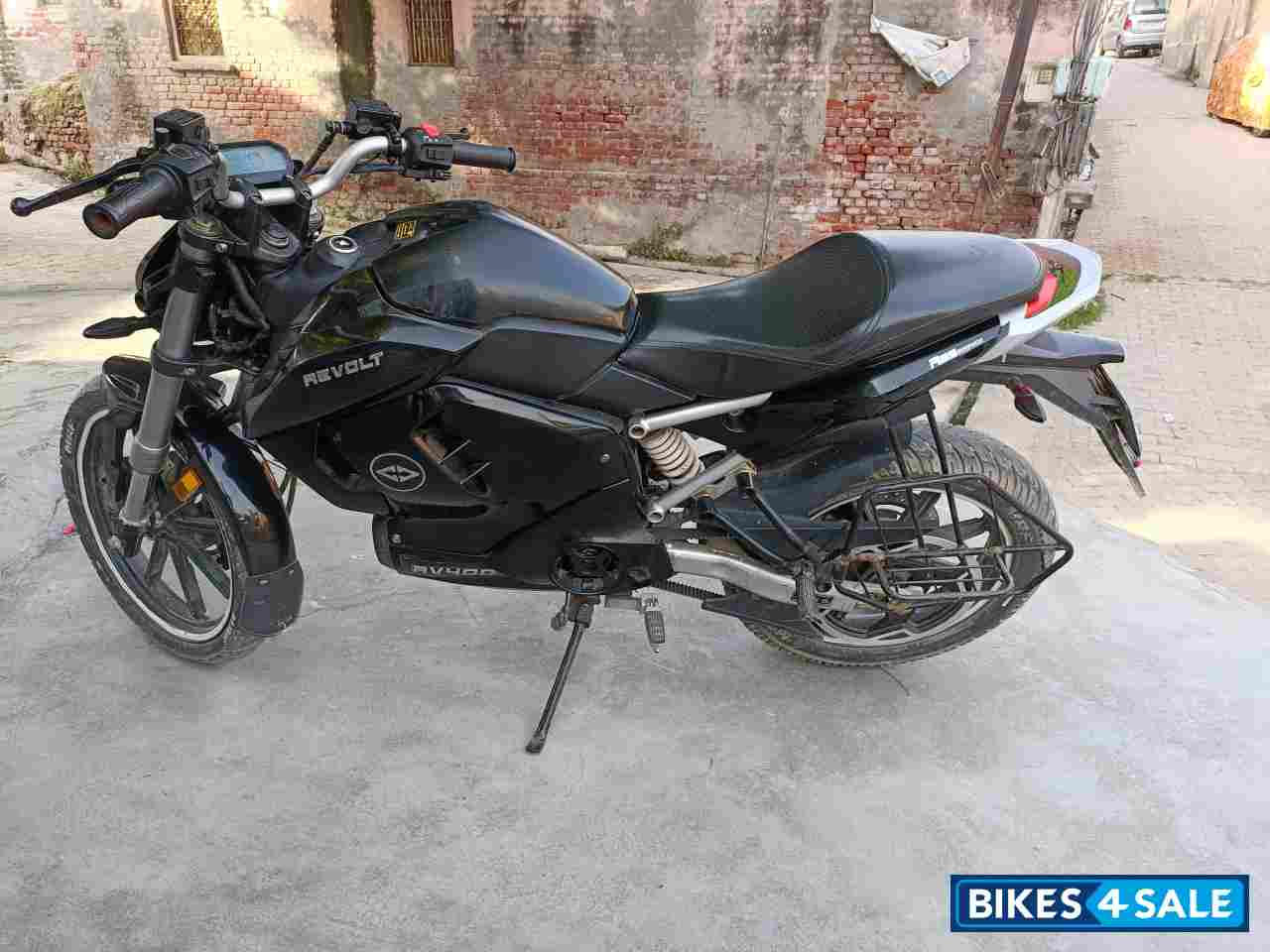 Revolt RV 400 Revolt RV 400