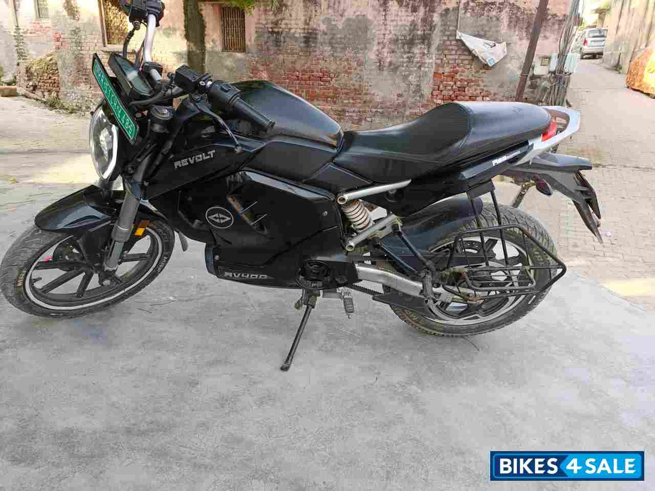 Revolt RV 400 Revolt RV 400