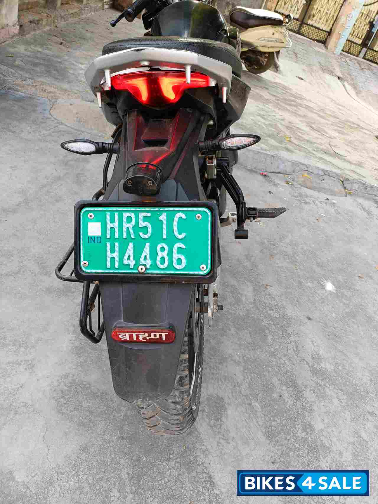 Revolt RV 400 Revolt RV 400