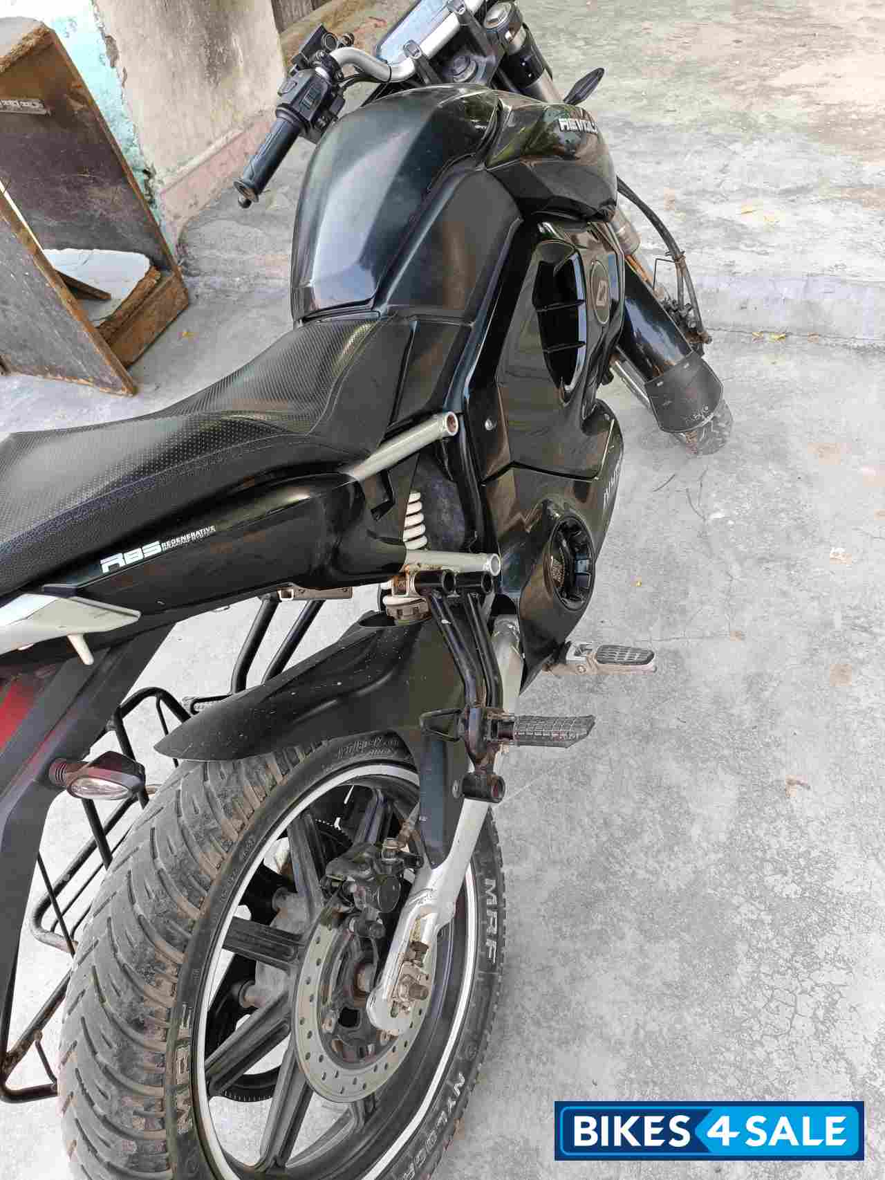 Revolt RV 400 Revolt RV 400