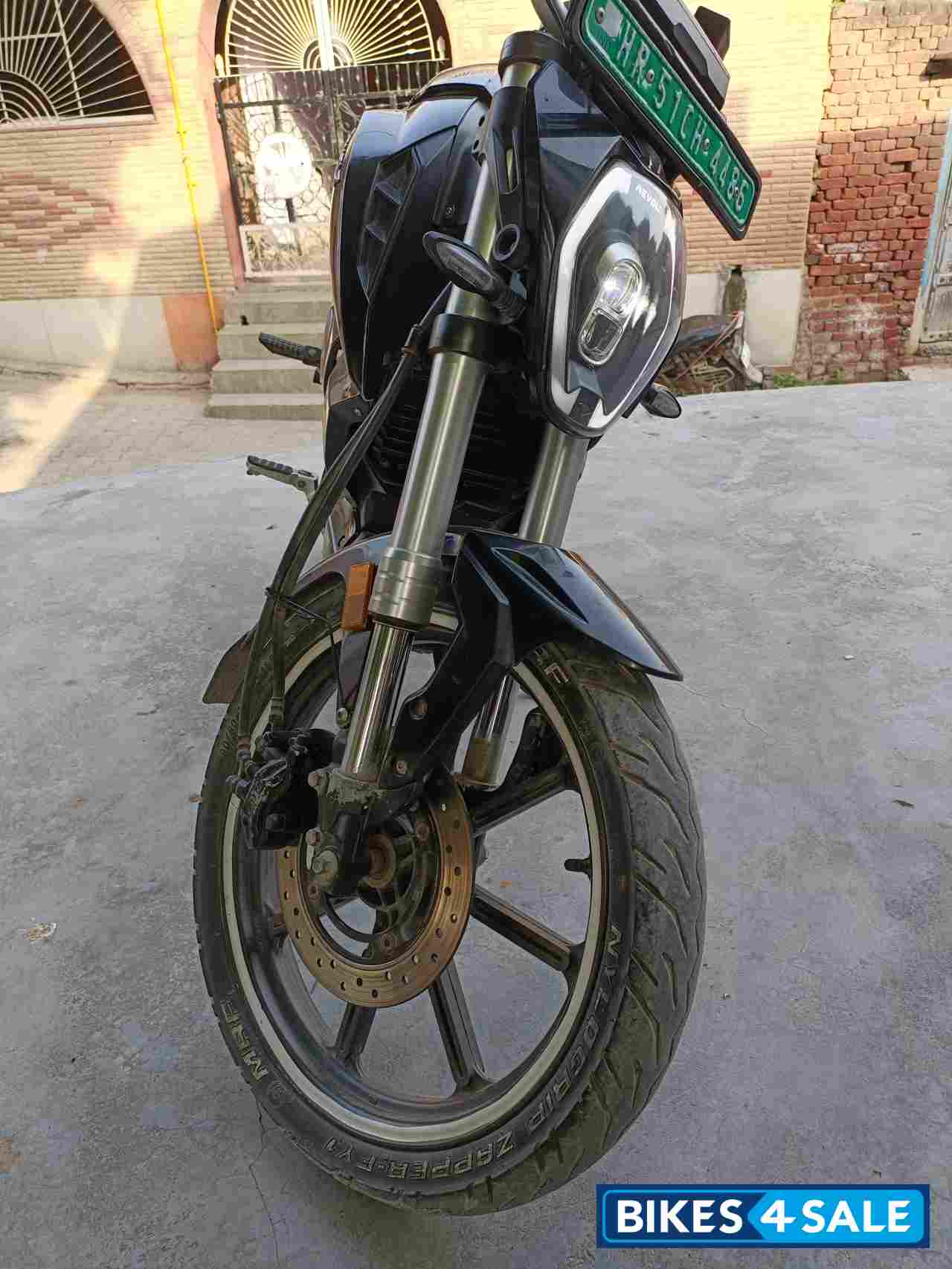 Revolt RV 400 Revolt RV 400