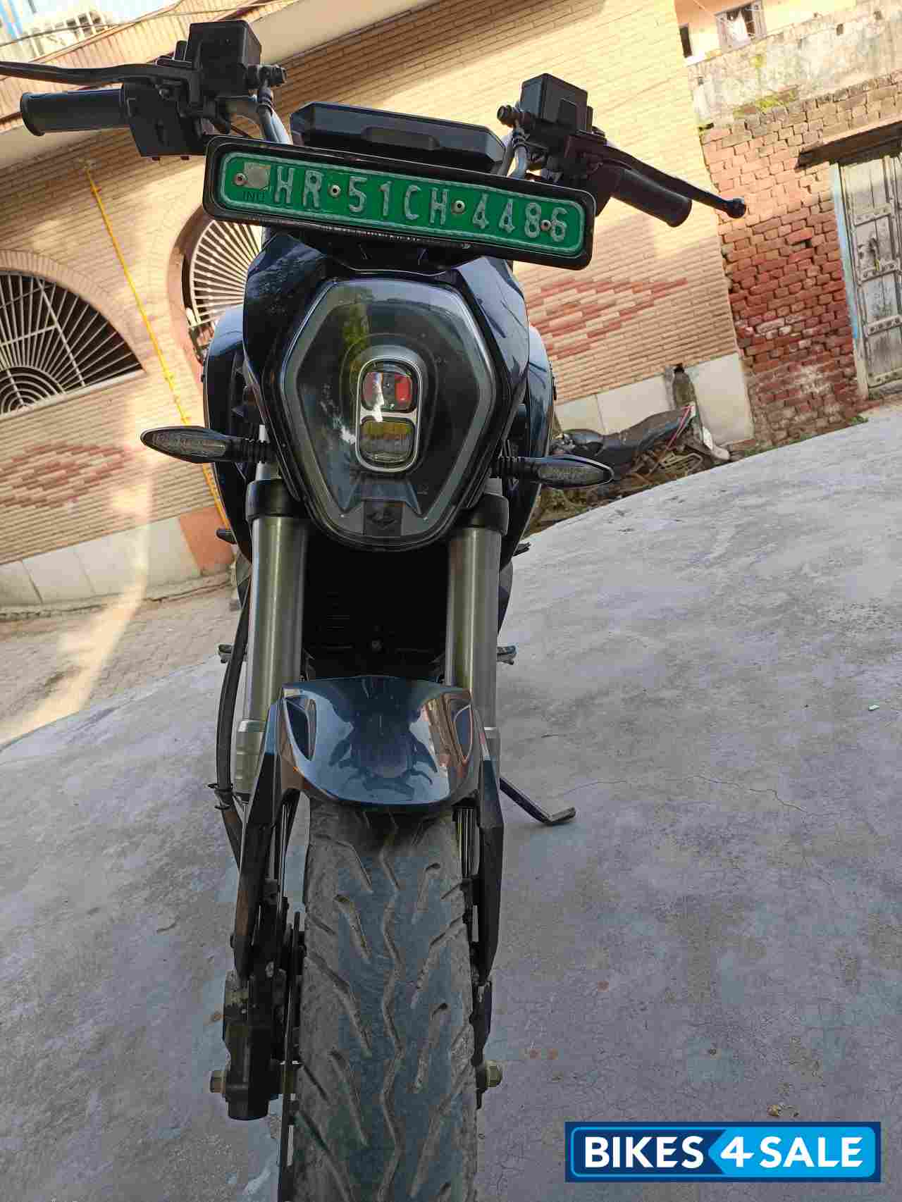 Revolt RV 400 Revolt RV 400