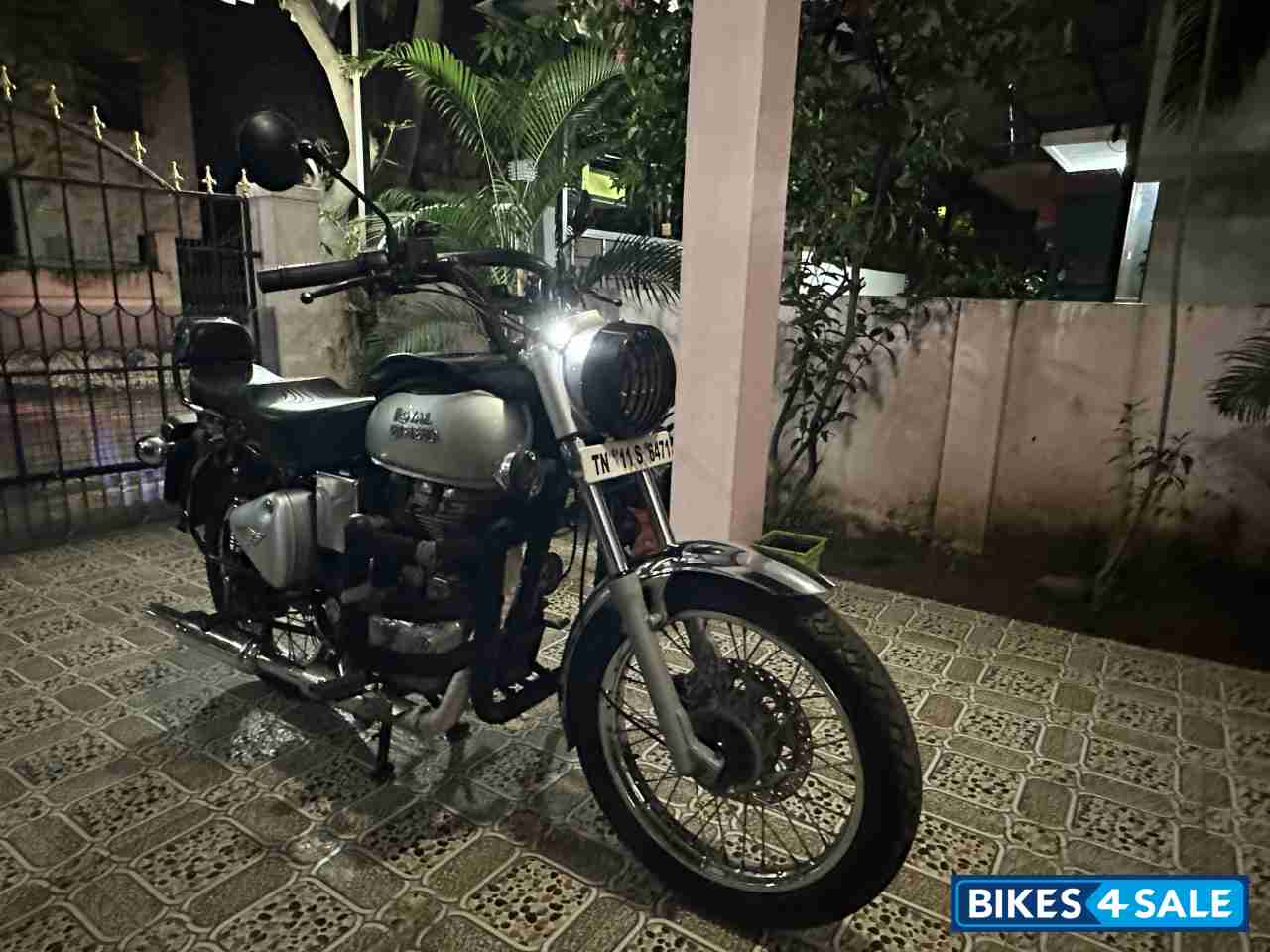 Silver & Black Royal Enfield Bullet Electra Twinspark Silver & Black Royal Enfield Bullet Electra Twinspark