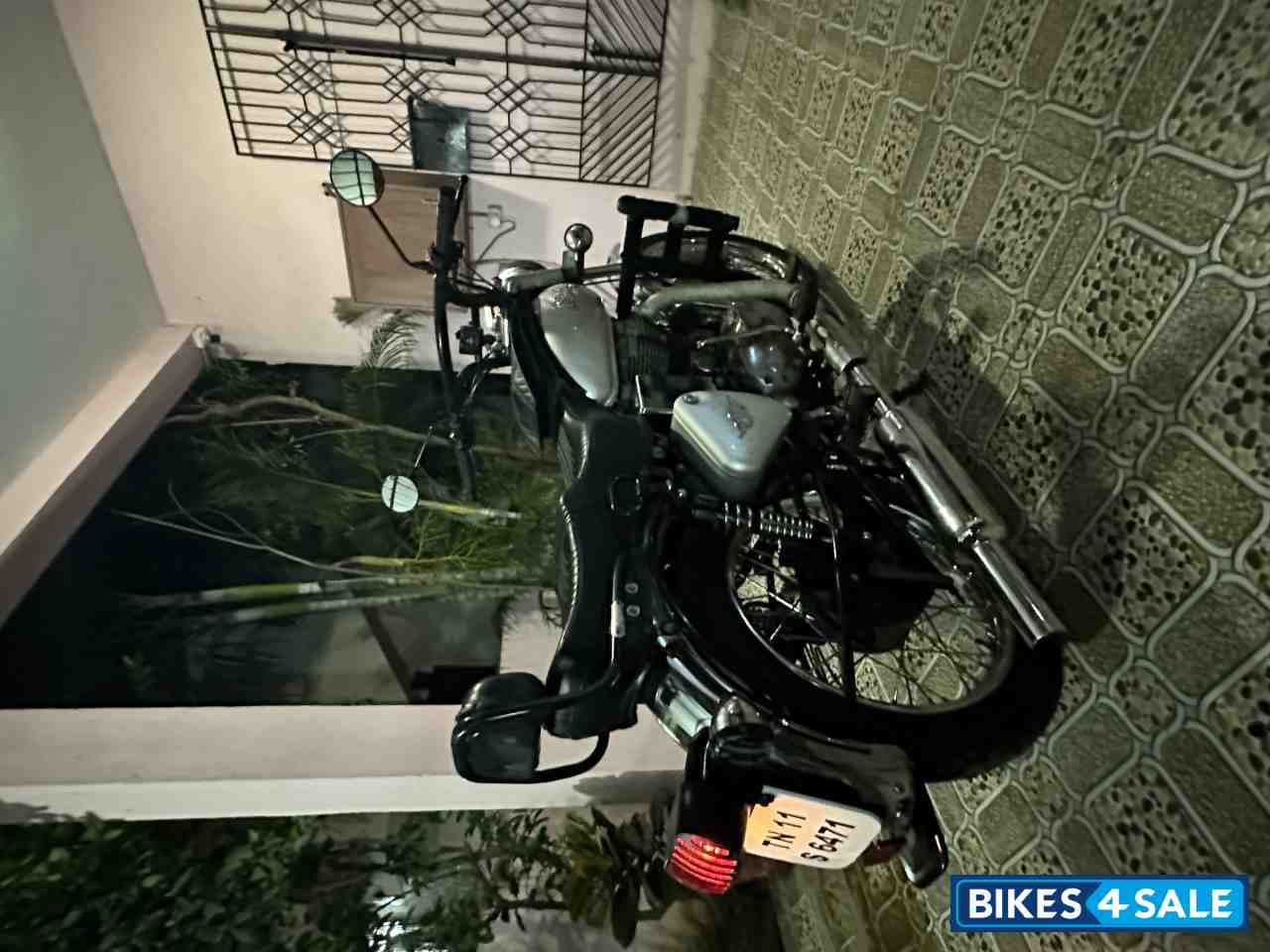 Silver & Black Royal Enfield Bullet Electra Twinspark Silver & Black Royal Enfield Bullet Electra Twinspark