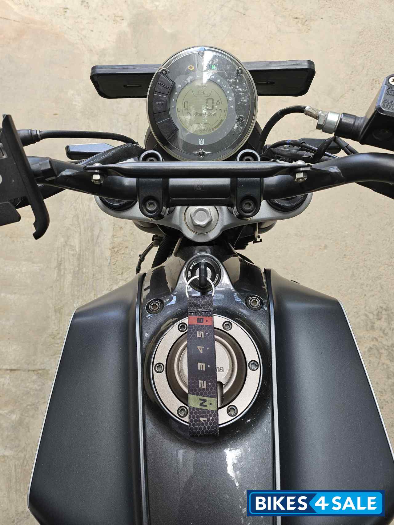 Husqvarna Svartpilen 250