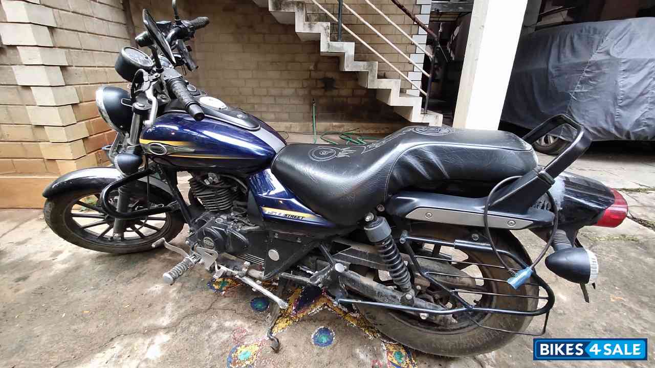 Blue Bajaj Avenger Street 150