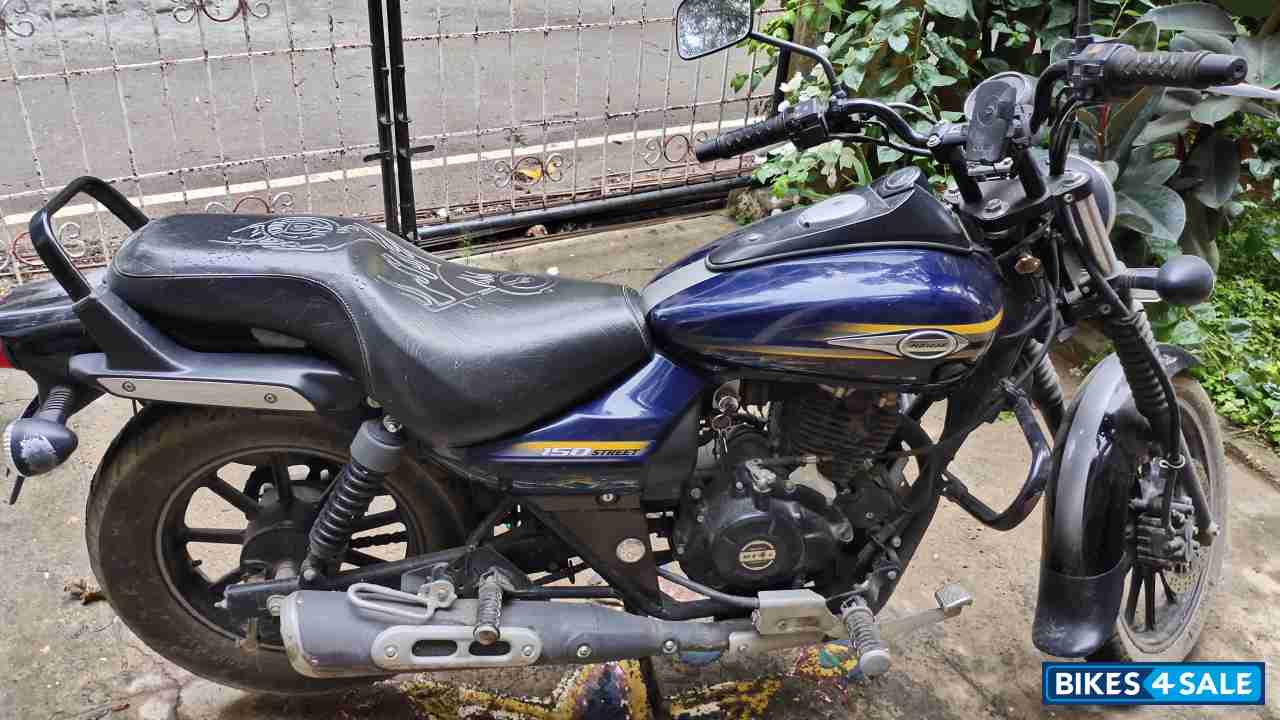 Blue Bajaj Avenger Street 150