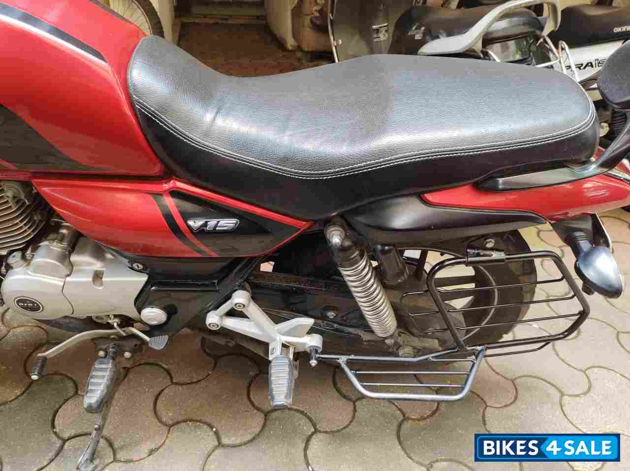 Bajaj V15