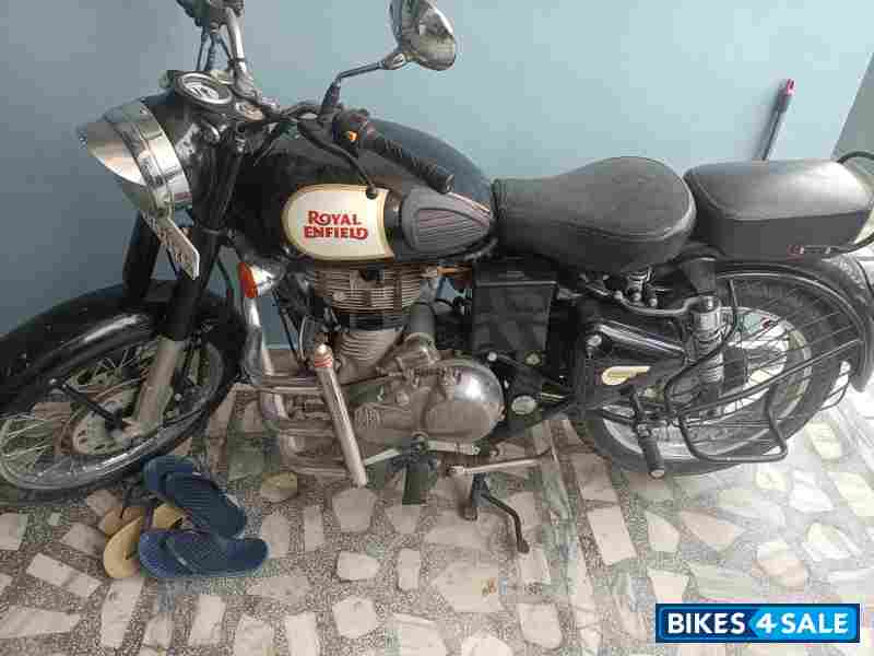Black Royal Enfield Classic 350
