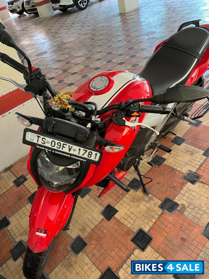 Red TVS Apache RTR 160 4V BS6