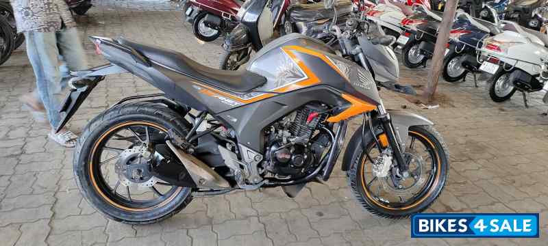 Honda CB Hornet 160R