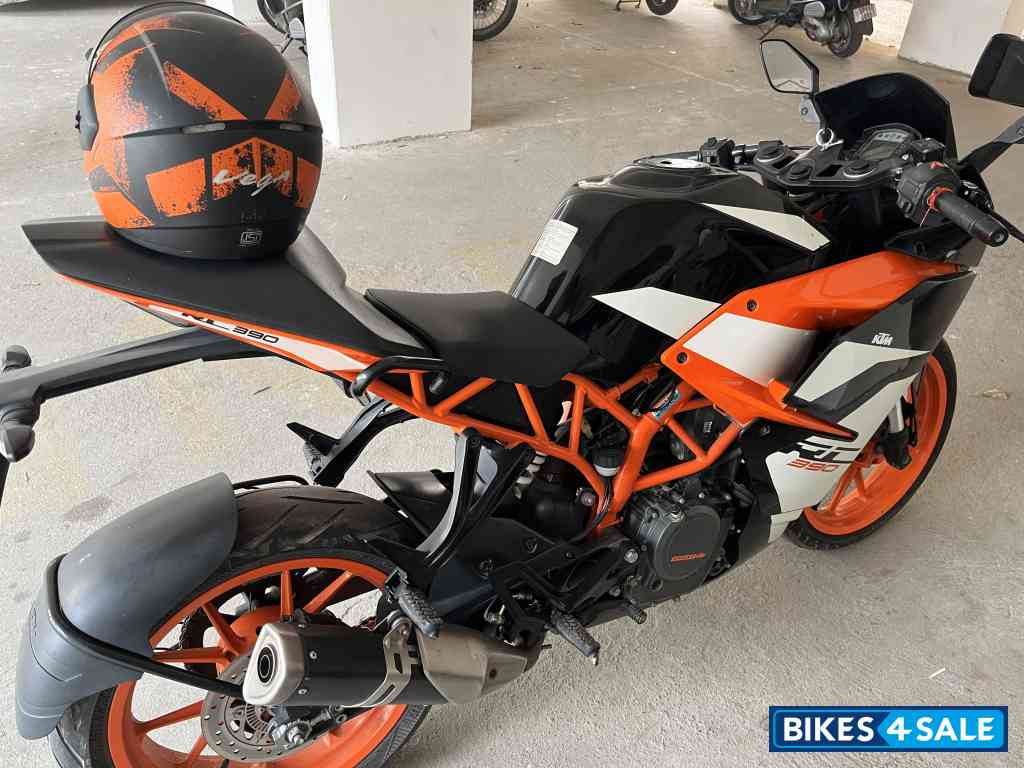Black & Orange KTM RC 390