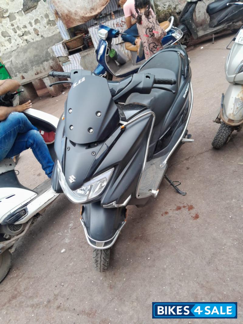 Met Black Suzuki Burgman Street BS6