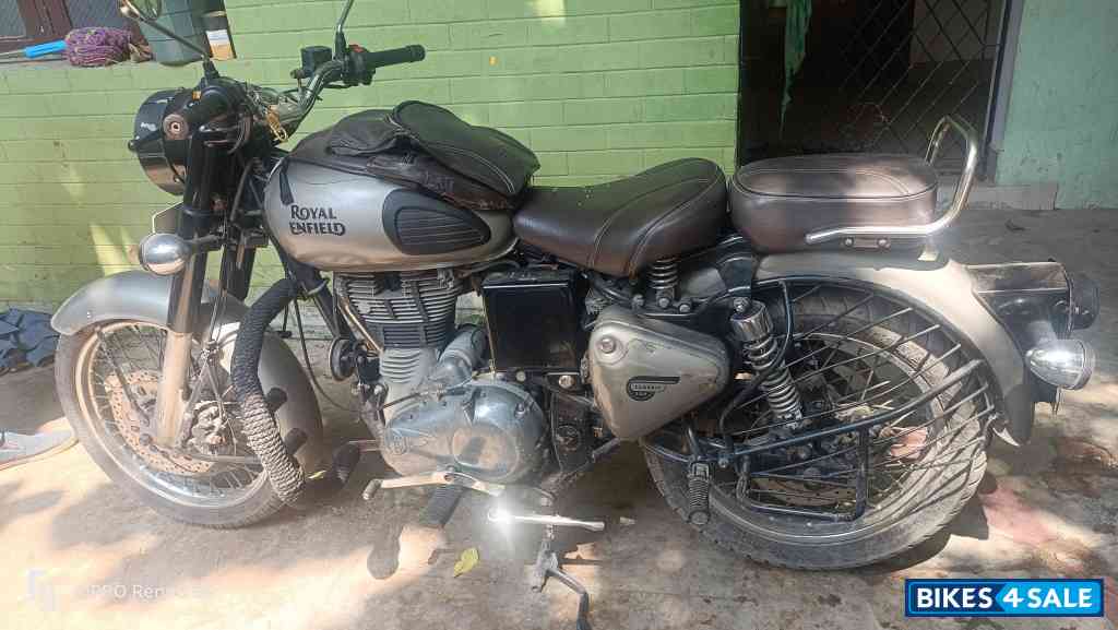 Grey Royal Enfield Classic Gunmetal Grey