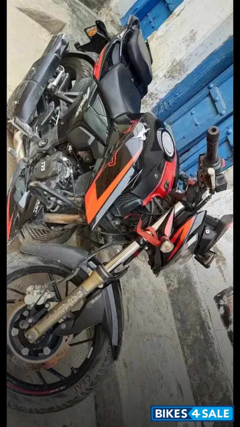 Black TVS Apache RTR 200 4V ABS Race Edition 2.0