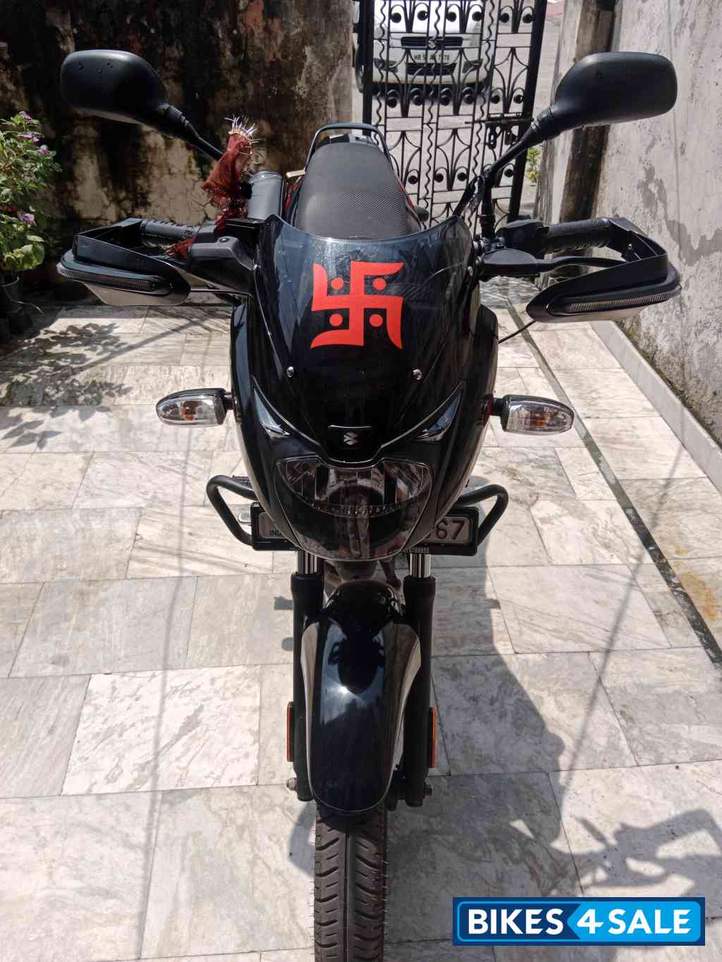Bajaj Pulsar 125 Neon Disc Single Seat