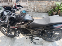 Bajaj Pulsar 125 Neon Disc Single Seat