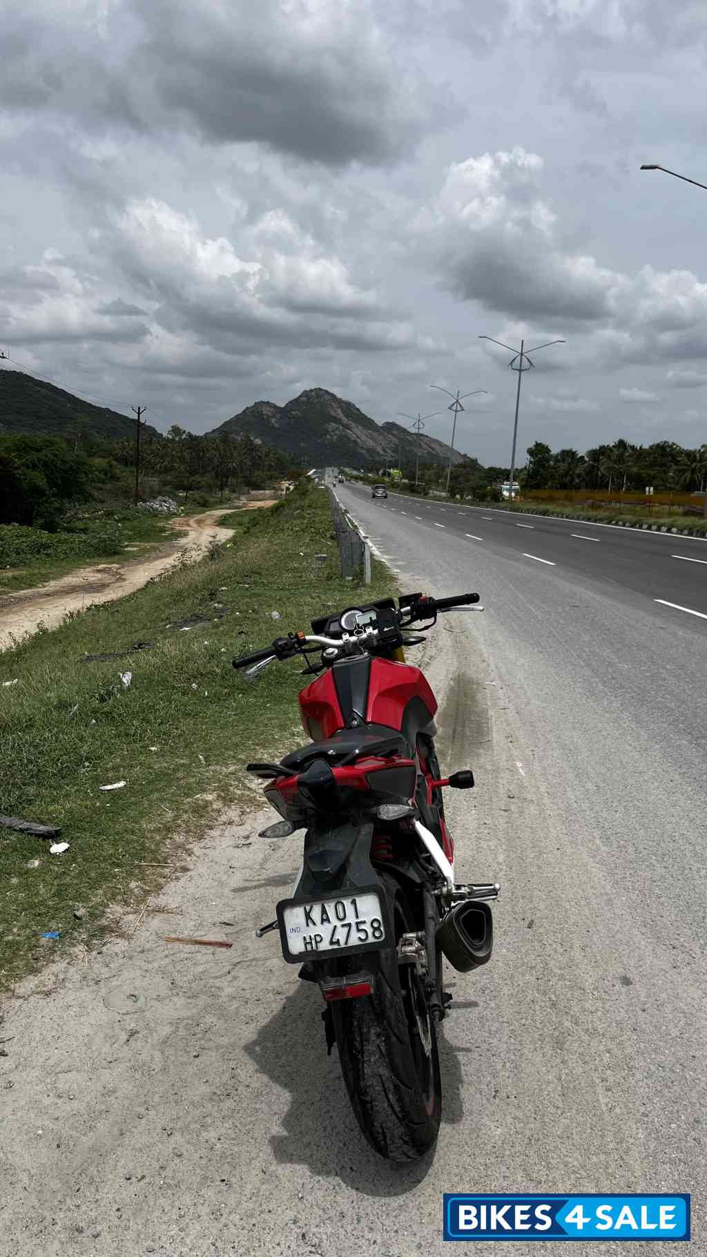 Red And White Benelli TNT 25